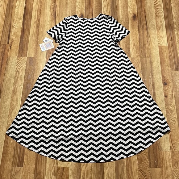NWT LuLaRoe Black / White Chevron Carly Dress, XS but fits more like XXS - Picture 2 of 4